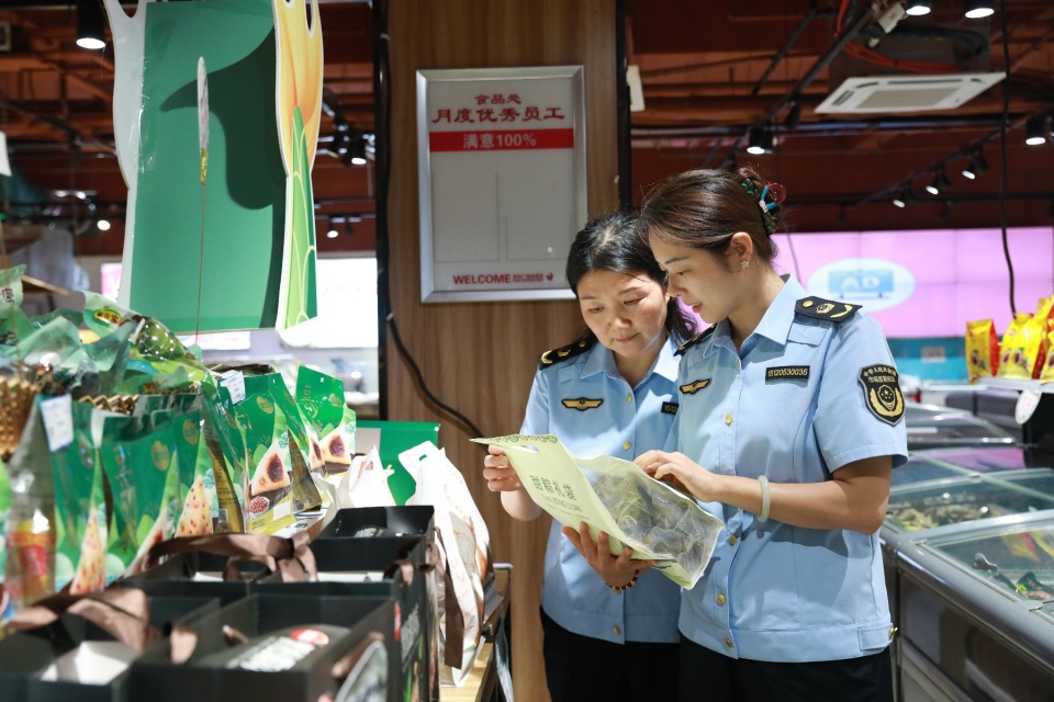 郯城縣市場(chǎng)監(jiān)督管理局開(kāi)展端午節(jié)食品流通專(zhuān)項(xiàng)檢查行動(dòng)